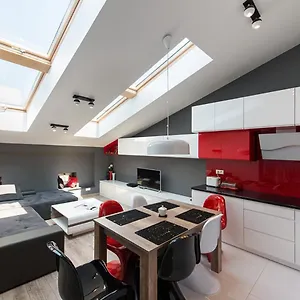 Cozy And Large 62 M2 With Air Conditioning, Old Town Apartment